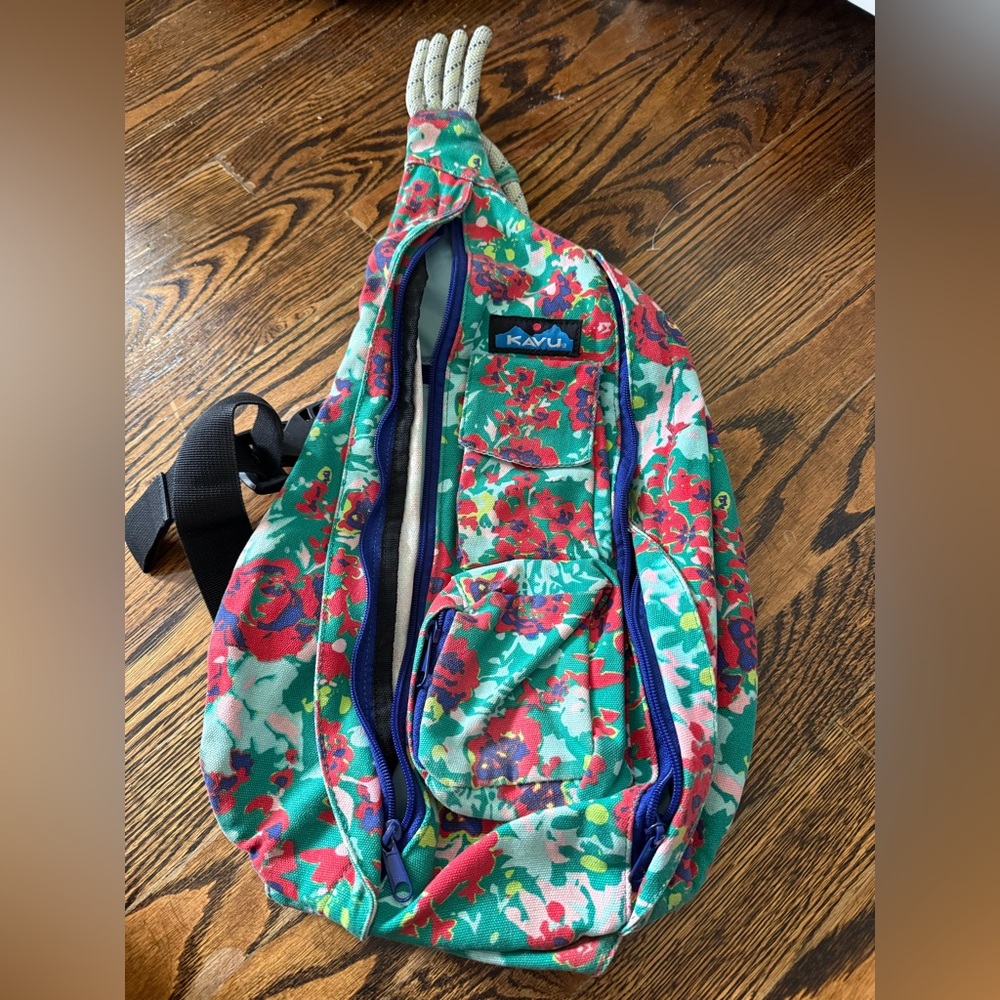 Vintage KAVU Rope Sling Bag in Rose Garden